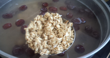 莲子熬汤需要泡发多久,莲子熬粥需要泡多长时间图9