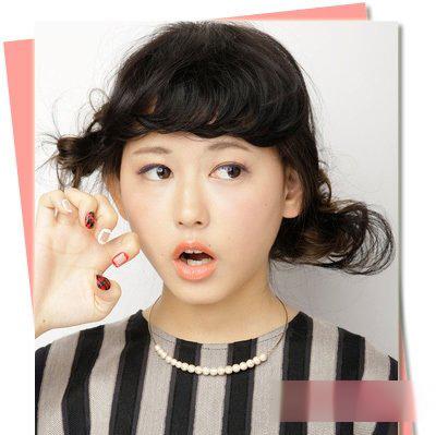 自然卷的头发怎么扎好看(8款适合小卷发型的扎头发方法)(7)