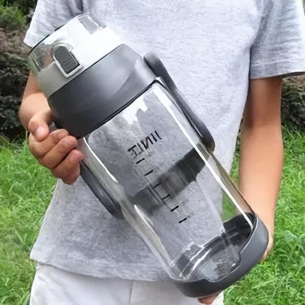 304不锈钢保温杯对小孩有害吗（热水进毒水出安全隐患多）(3)