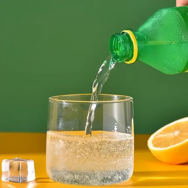 304不锈钢保温杯对小孩有害吗（热水进毒水出安全隐患多）(5)