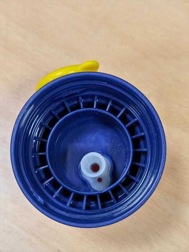 304不锈钢保温杯对小孩有害吗（热水进毒水出安全隐患多）(1)