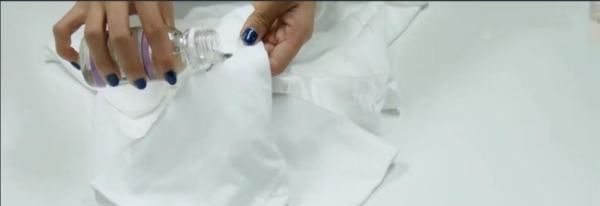 笔油弄到白衣服上怎么洗,白色衣服染上红色水笔怎么洗掉妙招图9