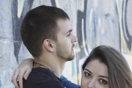 女朋友跟别人同居了还能要吗