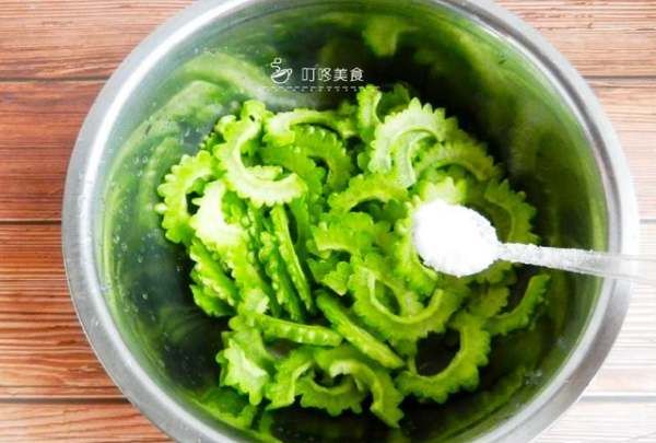 苦瓜怎么炒才好吃,怎样炒苦瓜苦瓜不苦图4