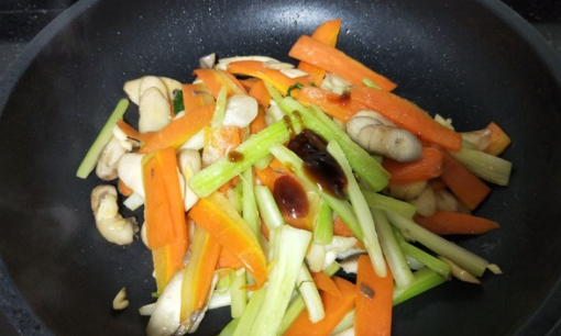 菇怎么炒好吃,白色菌菇怎么炒好吃图6