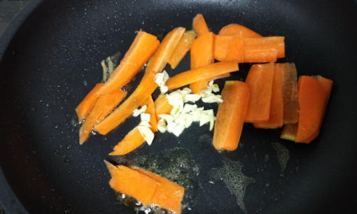 菇怎么炒好吃,白色菌菇怎么炒好吃图2