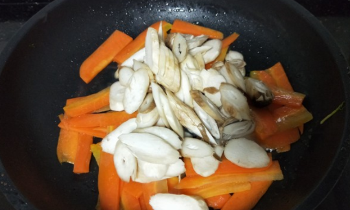 菇怎么炒好吃,白色菌菇怎么炒好吃图3