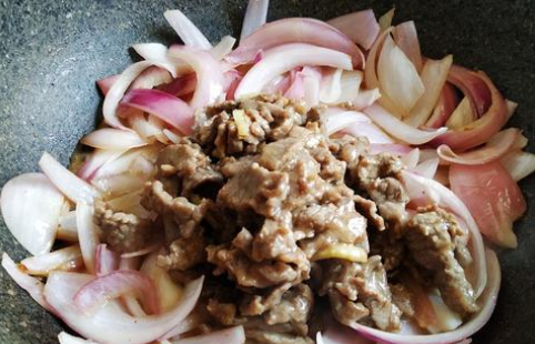 洋葱炒牛肉怎么炒,只炒洋葱怎么做图17