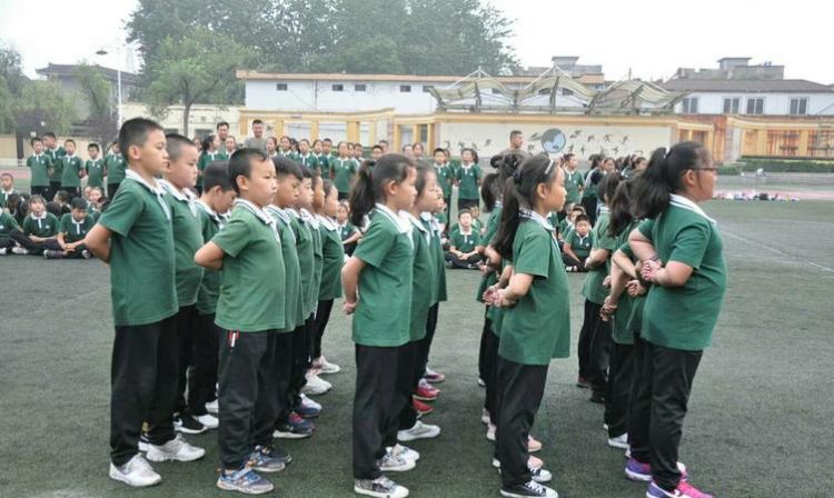 稍息的动作要领的内容