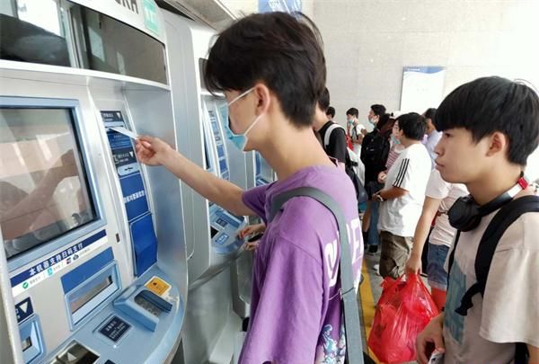 高铁买学生票可以刷身份证进站吗