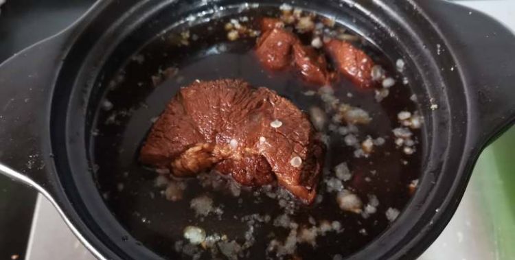 放在冰箱里的酱牛肉,有五天了,还可以加热吃吗