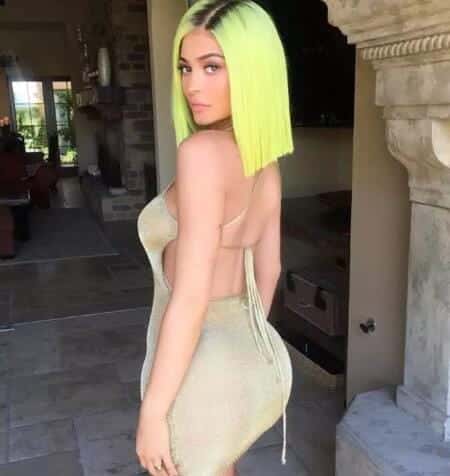 为什么大街上穿「瑜伽裤」的女孩越来越多了-（女人穿丁字裤）