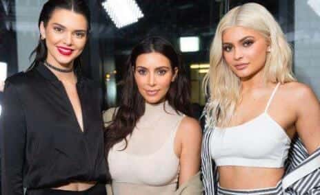 为什么大街上穿「瑜伽裤」的女孩越来越多了-（女人穿丁字裤）