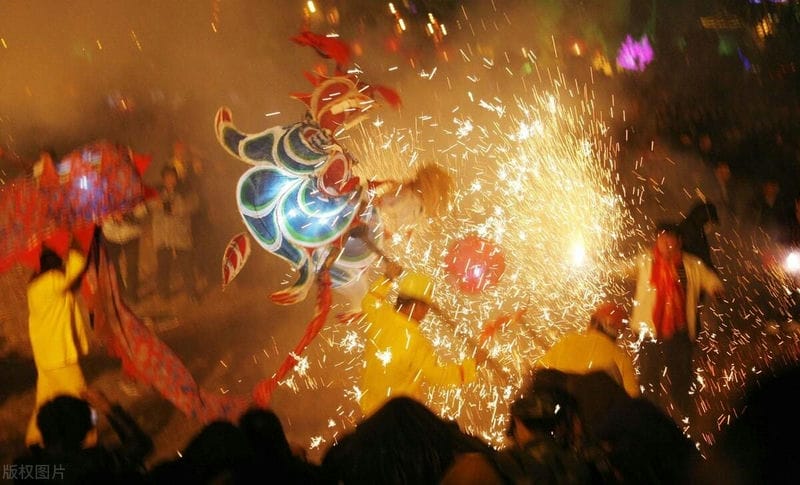 舞龙的来历和传说（舞龙的由来民间传说故事）