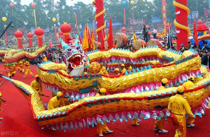 舞龙的来历和传说（舞龙的由来民间传说故事）