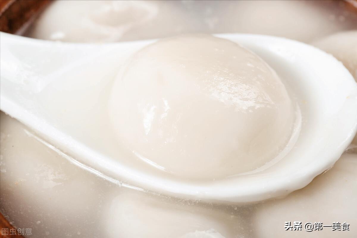 煮冰冻的汤圆是要热水还是冷水（冰冻汤圆用开水煮还是冷水煮）