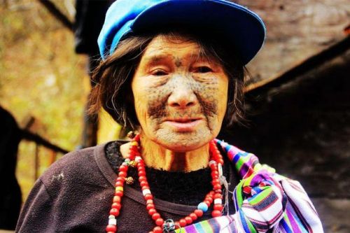 独龙族纹面女纹面原因  独龙族纹面女纹面含义-第1张图片-