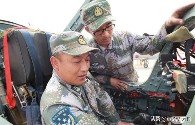 军士和考士官的3个不同点(军士和士官有什么区别)