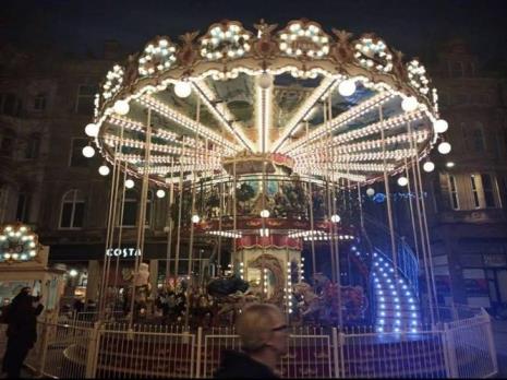 人生的旋转木马的含义