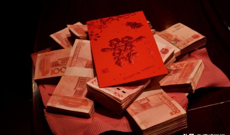 说女生是孔雀什么意思（男人说自己是孔雀女是什么意思）