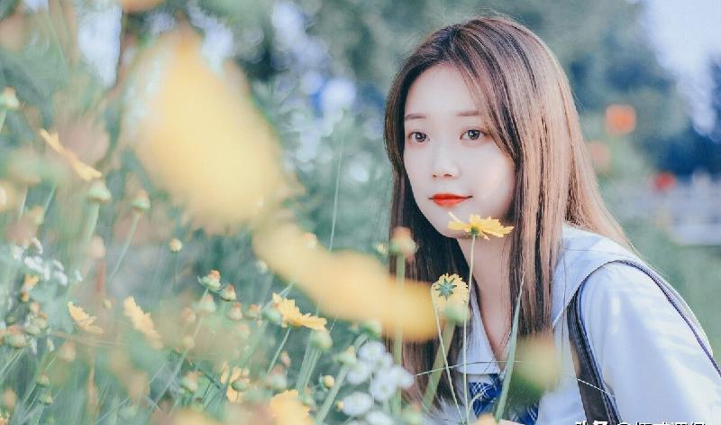 说女生是孔雀什么意思（男人说自己是孔雀女是什么意思）