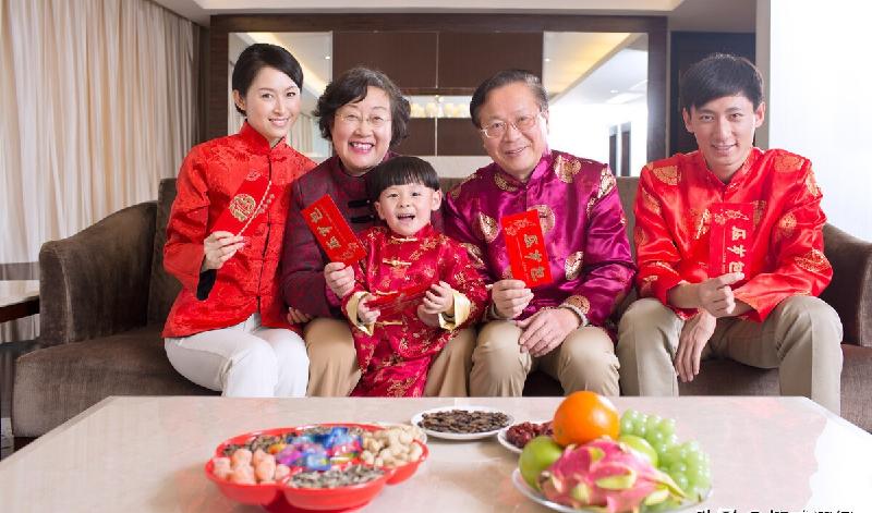 说女生是孔雀什么意思（男人说自己是孔雀女是什么意思）