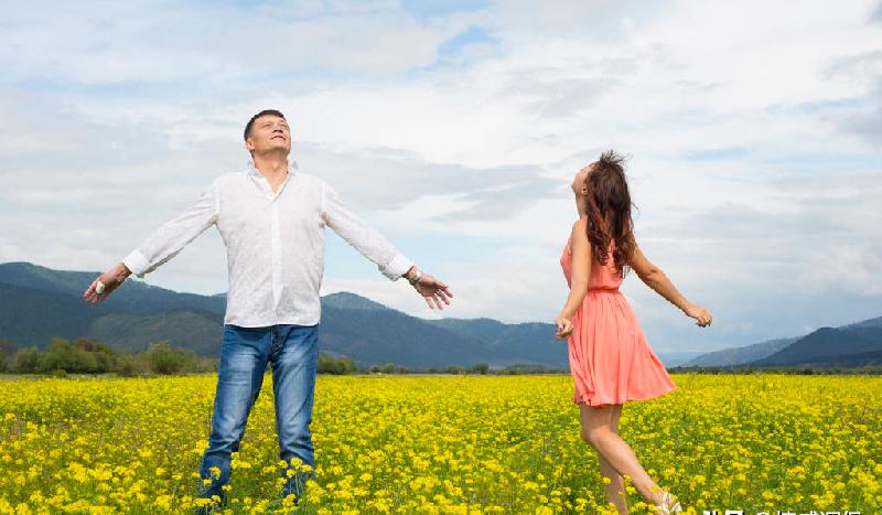 说女生是孔雀什么意思（男人说自己是孔雀女是什么意思）