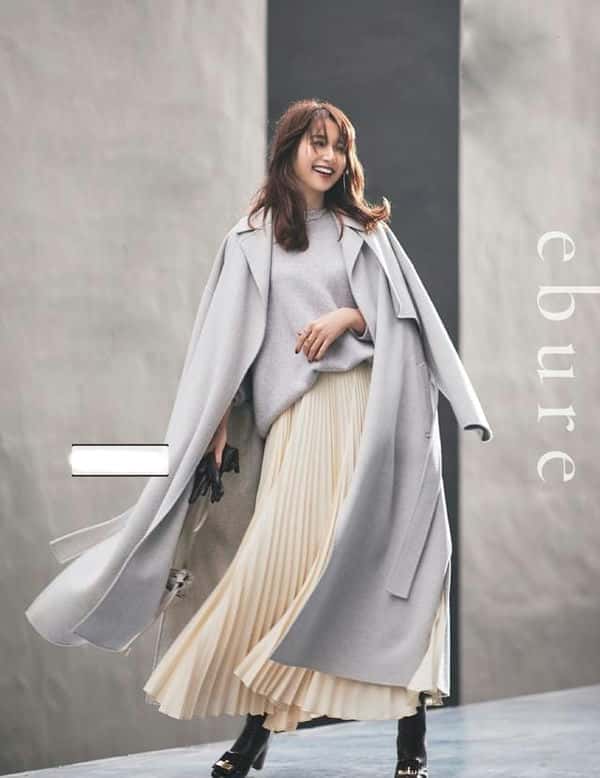 短款百褶裙的10种搭配方法冬季(百褶裙搭配什么上衣)