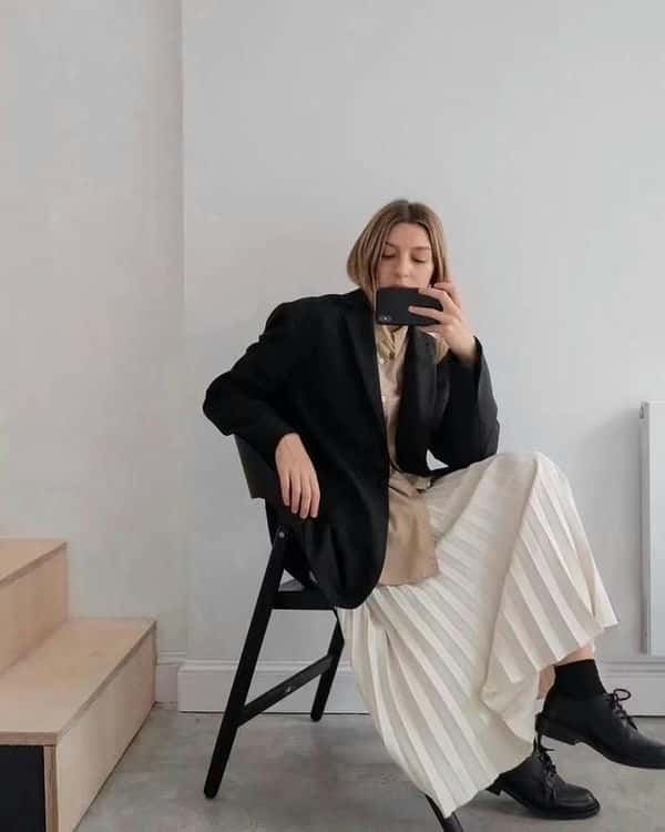 短款百褶裙的10种搭配方法冬季(百褶裙搭配什么上衣)