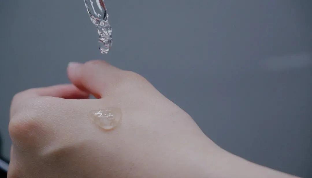 精华液怎么用呢-什么时候用（精华什么时候用最好）