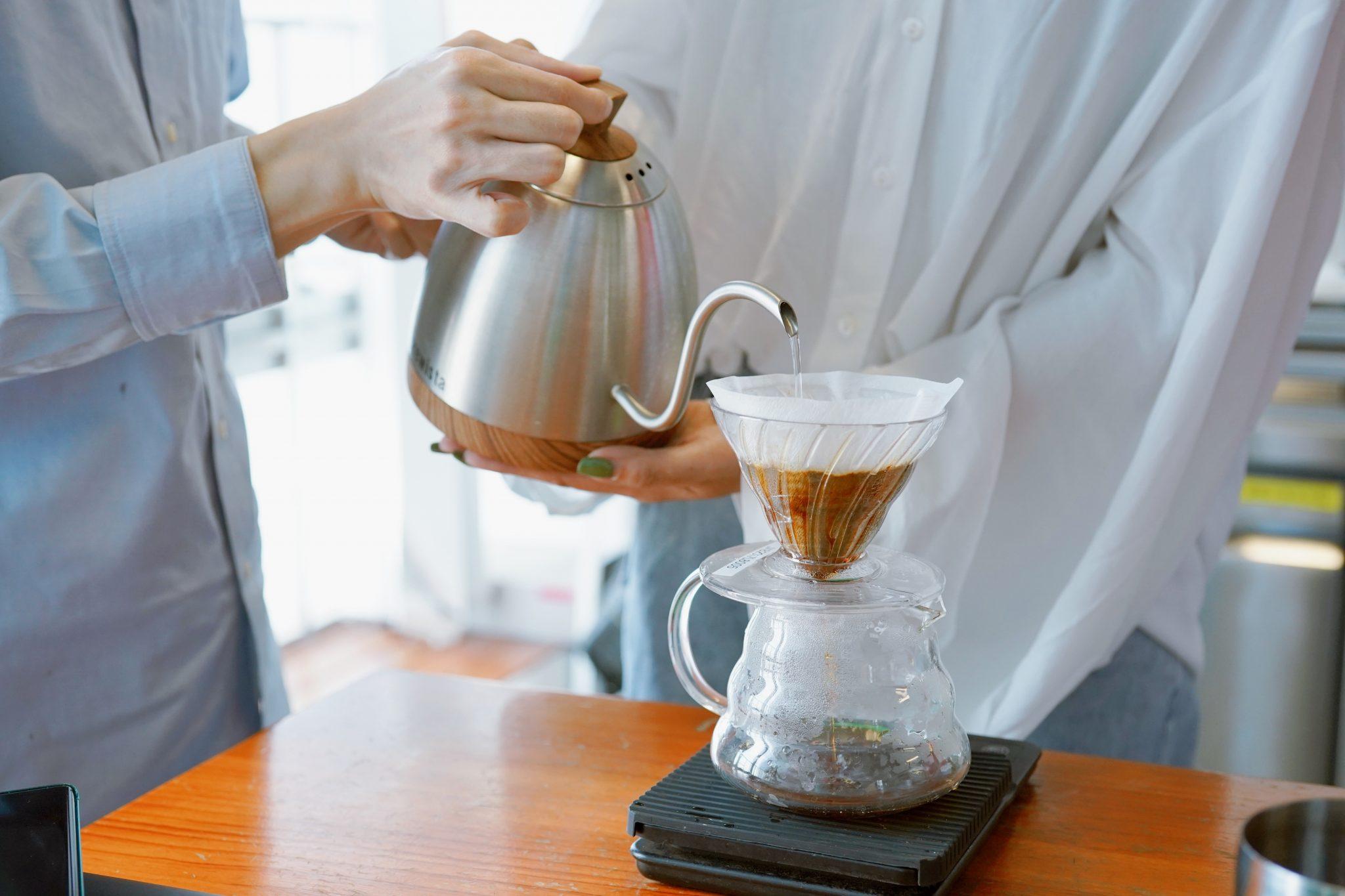 天天喝咖啡会变黑吗-（咖啡喝多了对身体有什么影响吗）