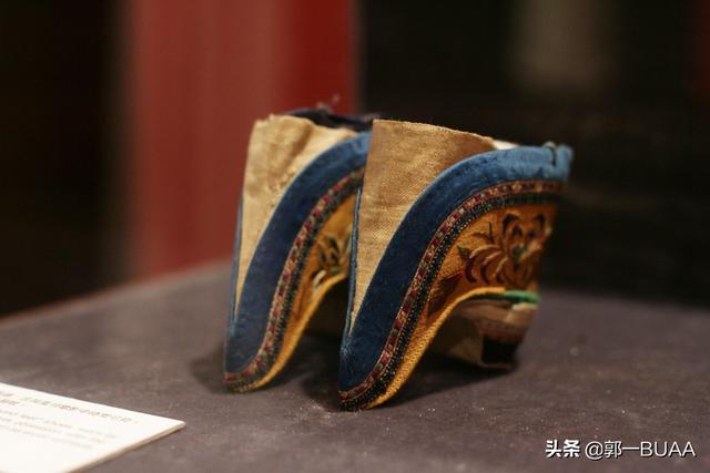 冯骥才三寸金莲原文 冯骥才三寸金莲中的(4)