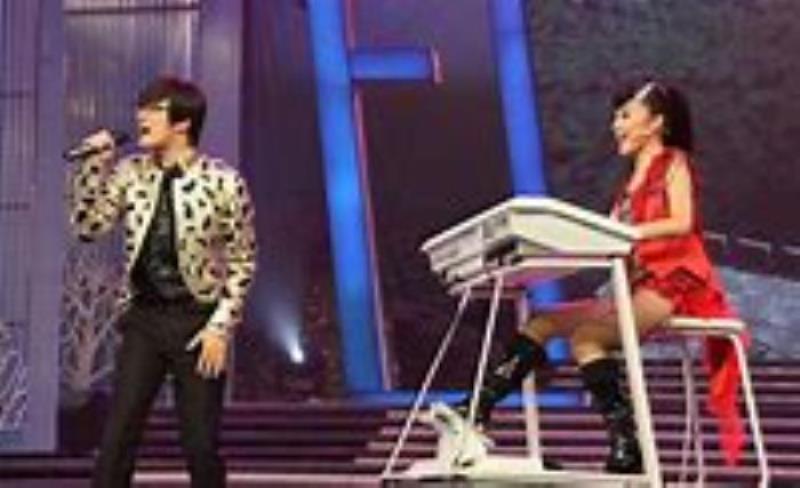 王小玮的第一任丈夫（王小海王小玮相恋12年）(4)