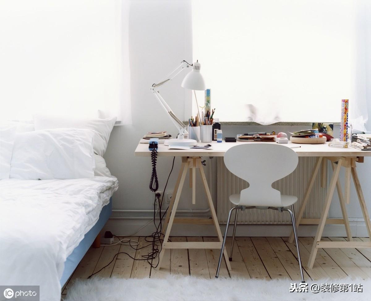 卧室书桌和床怎么摆放合理（书桌和床在一个房间怎么摆放最好）