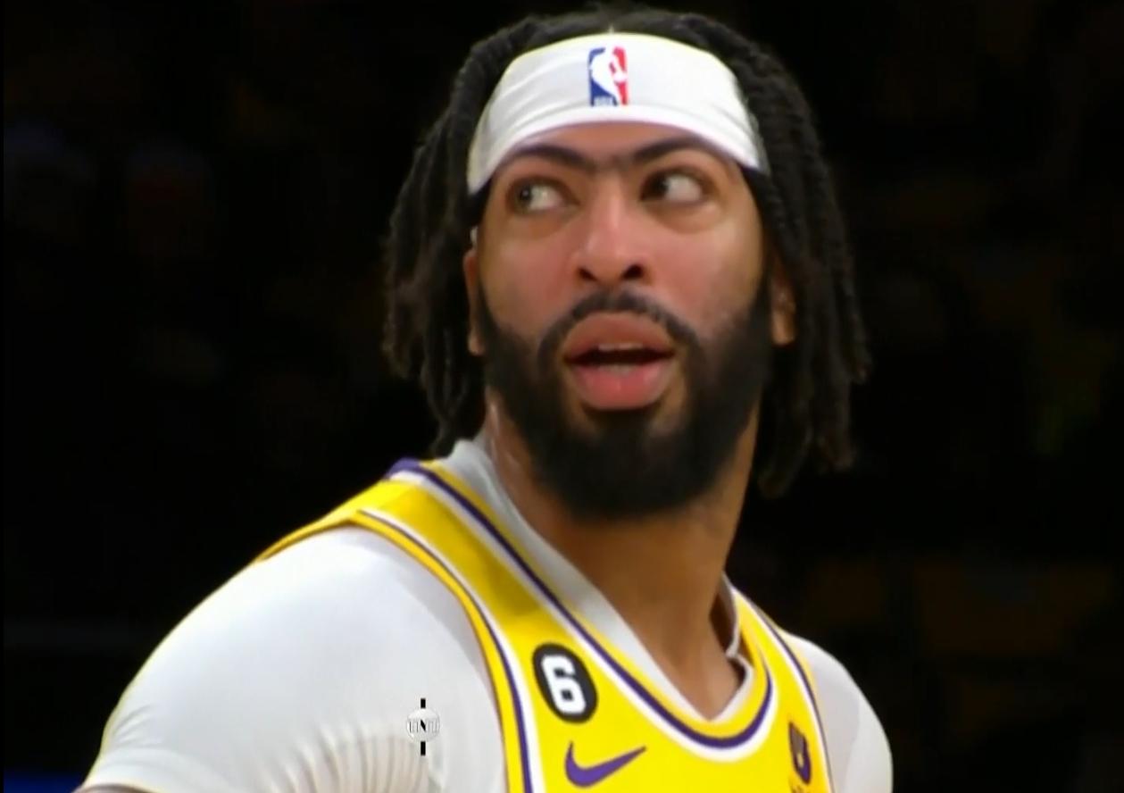 浓眉被打出血(究竟是打球还是打人)