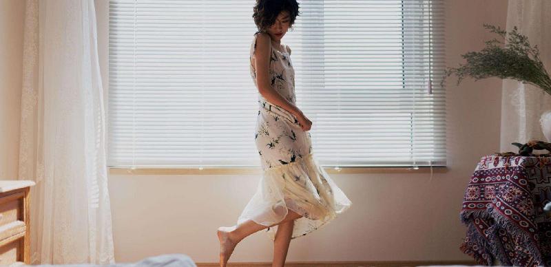 女孩对男孩有好感会有什么表现（女孩子喜欢一个男孩子的表现）