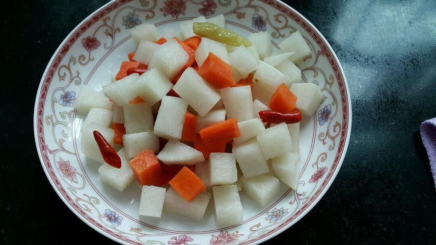 白醋泡酸萝卜的做法大全（泡酸萝卜怎么做才好吃而且脆酸甜）