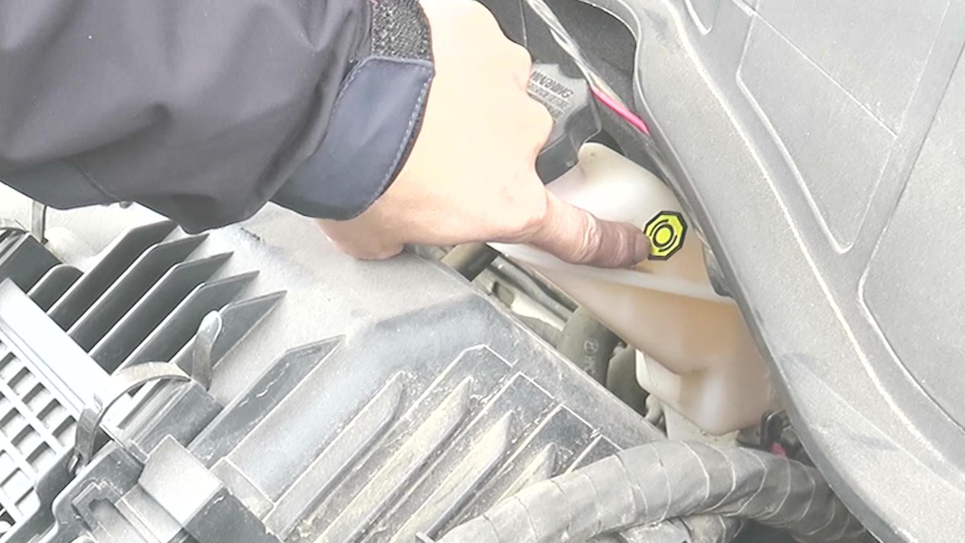 刹车油根本不用换别被4s忽悠(老师傅说6年不用换刹车油)