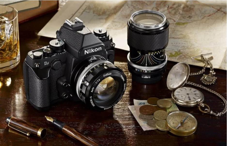 尼康和佳能单反哪个好(初学摄影买尼康还是佳能好)