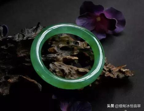 玉养人还是翡翠养人(玉一般戴多久就认主人)