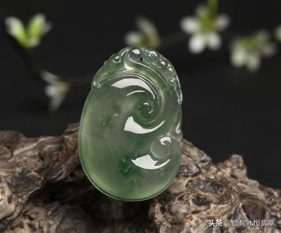 玉养人还是翡翠养人(玉一般戴多久就认主人)