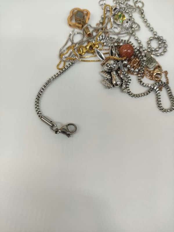 细的项链打结了怎么解开(细项链打结了小妙招)