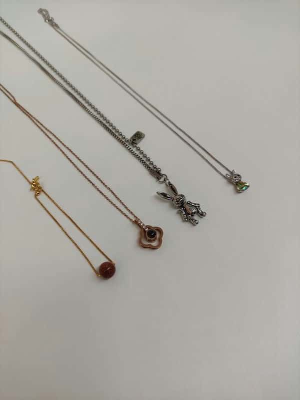 细的项链打结了怎么解开(细项链打结了小妙招)