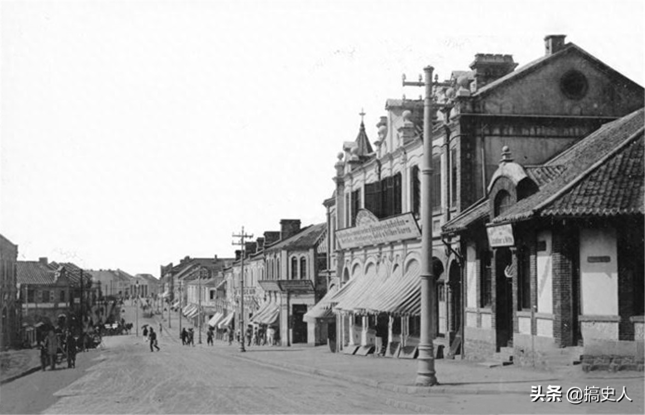 晚清老照片：1897年青岛被德军侵占，图2德军公然枪决青岛土匪