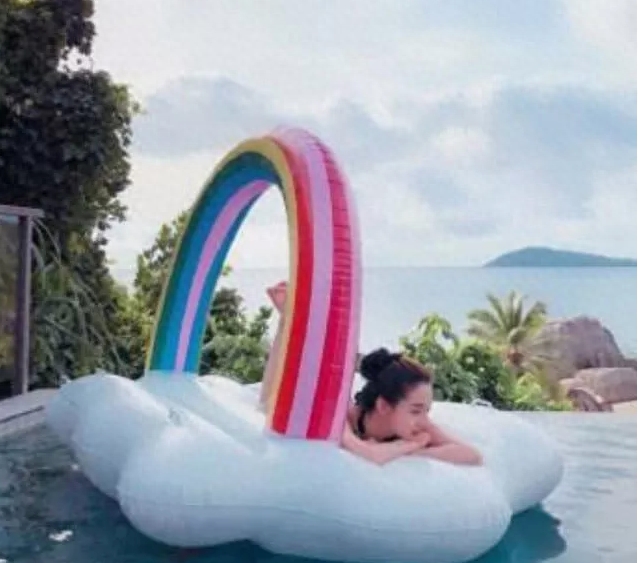 迪丽热巴泳装照流出,性感撩人粉丝直呼太有料