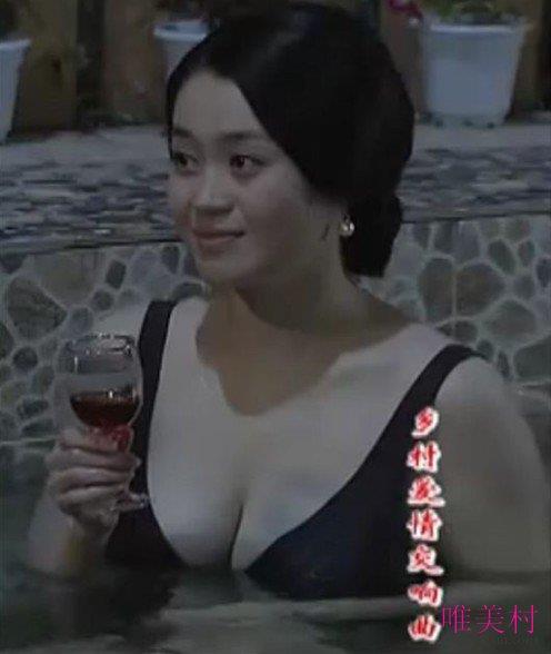 关婷娜波涛汹涌出场 关婷娜泳装照胸围太抢眼