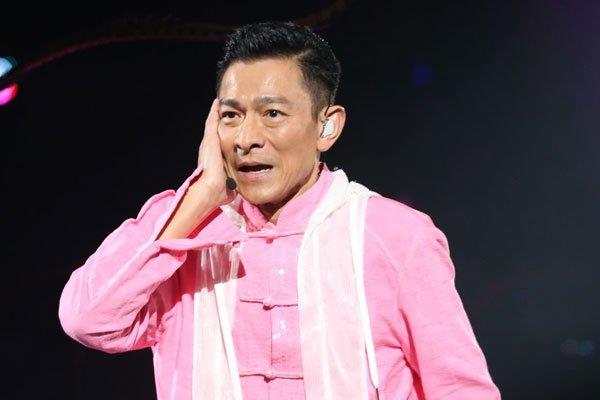 刘德华有几个老婆 和朱丽倩在50岁生育一女儿