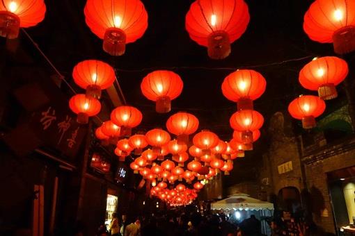 春节的由来和传统风俗50字300字