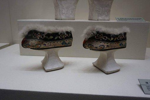 慈禧为什么爱穿花盆鞋?是为了掩饰一个缺点