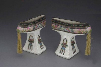 ​慈禧为什么爱穿花盆鞋?是为了掩饰一个缺点